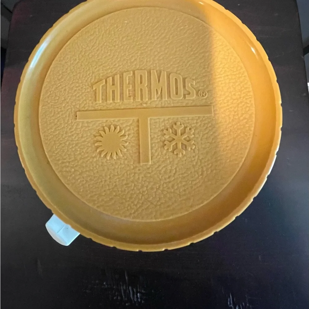 Vintage Thermos pint size mustard yellow‎ handle hot or cold
